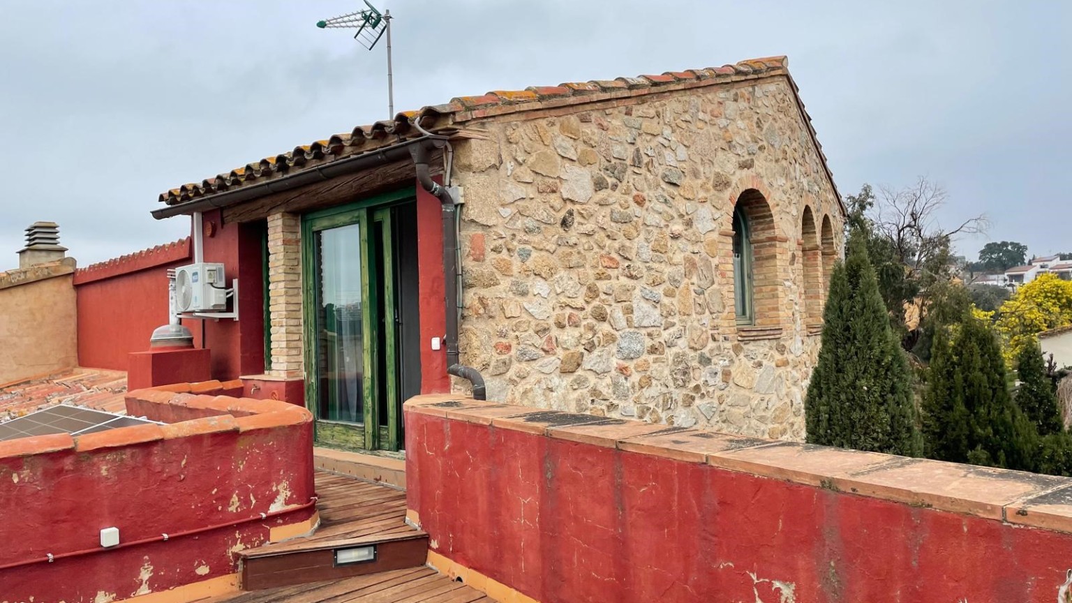 En venda casa rústica, restaurada, amb pati a Capmany