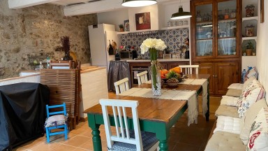 En venda casa rústica, restaurada, amb pati a Capmany