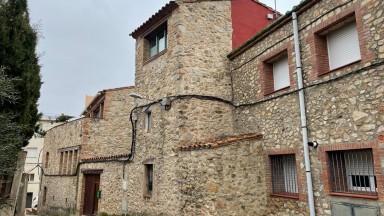 En venda casa rústica, restaurada, amb pati a Capmany
