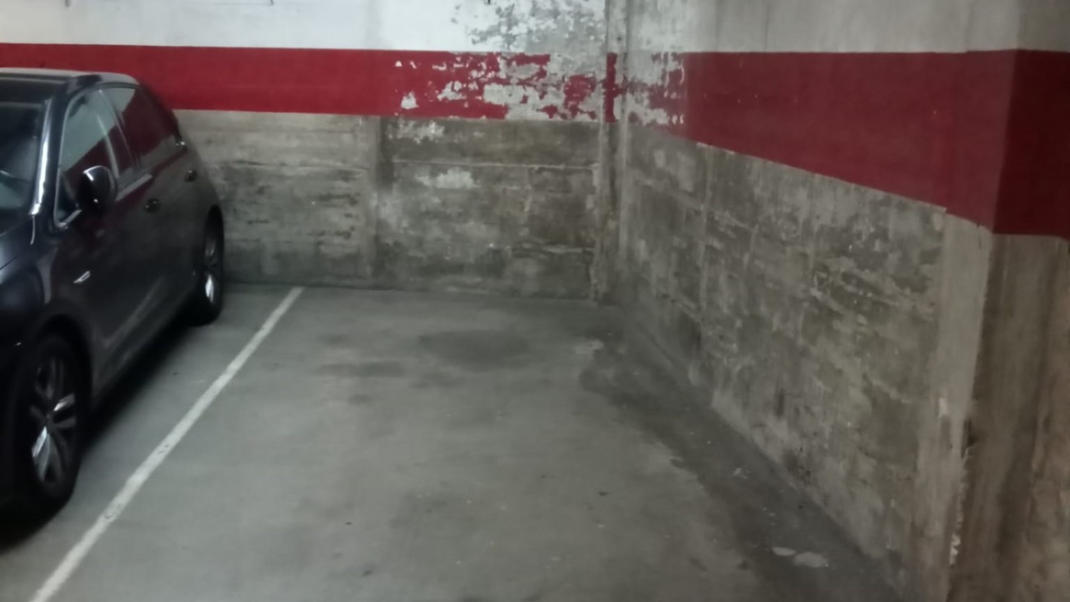 Parking en alquiler con muy buen acceso, situado en el Centro de Girona