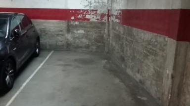 Parking en alquiler con muy buen acceso, situado en el Centro de Girona