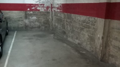 Parking en alquiler con muy buen acceso, situado en el Centro de Girona
