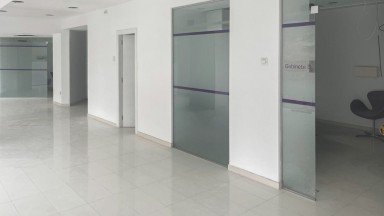 Oficina de alquiler, zona Eixample de Girona.