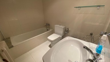 Piso de alquiler amueblado en el centro de Figueres, de 4 habitaciones y parking.