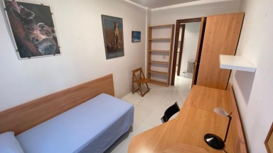 Piso de alquiler amueblado en el centro de Figueres, de 4 habitaciones y parking.