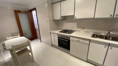 Piso de alquiler amueblado en el centro de Figueres, de 4 habitaciones y parking.