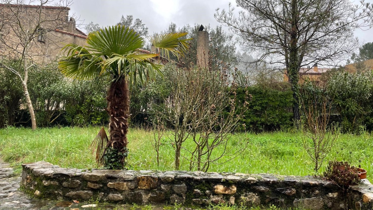 Rustic house for sale, with garden, in Sant Llorenç de la Muga