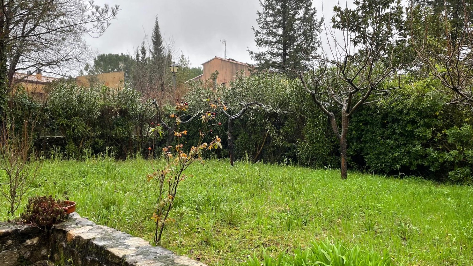 Rustic house for sale, with garden, in Sant Llorenç de la Muga