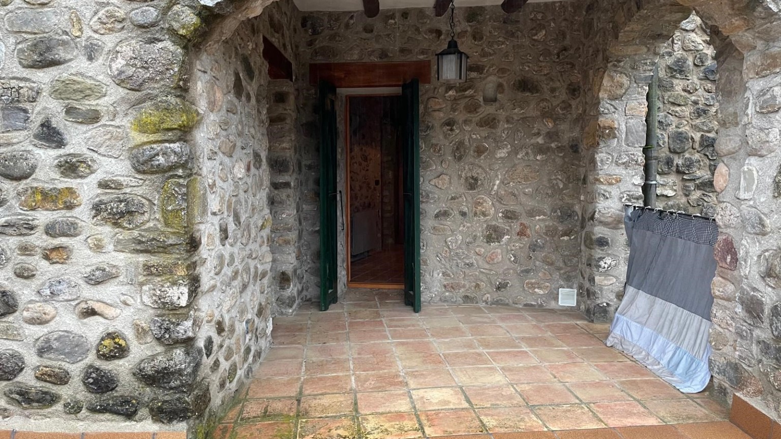 Rustic house for sale, with garden, in Sant Llorenç de la Muga