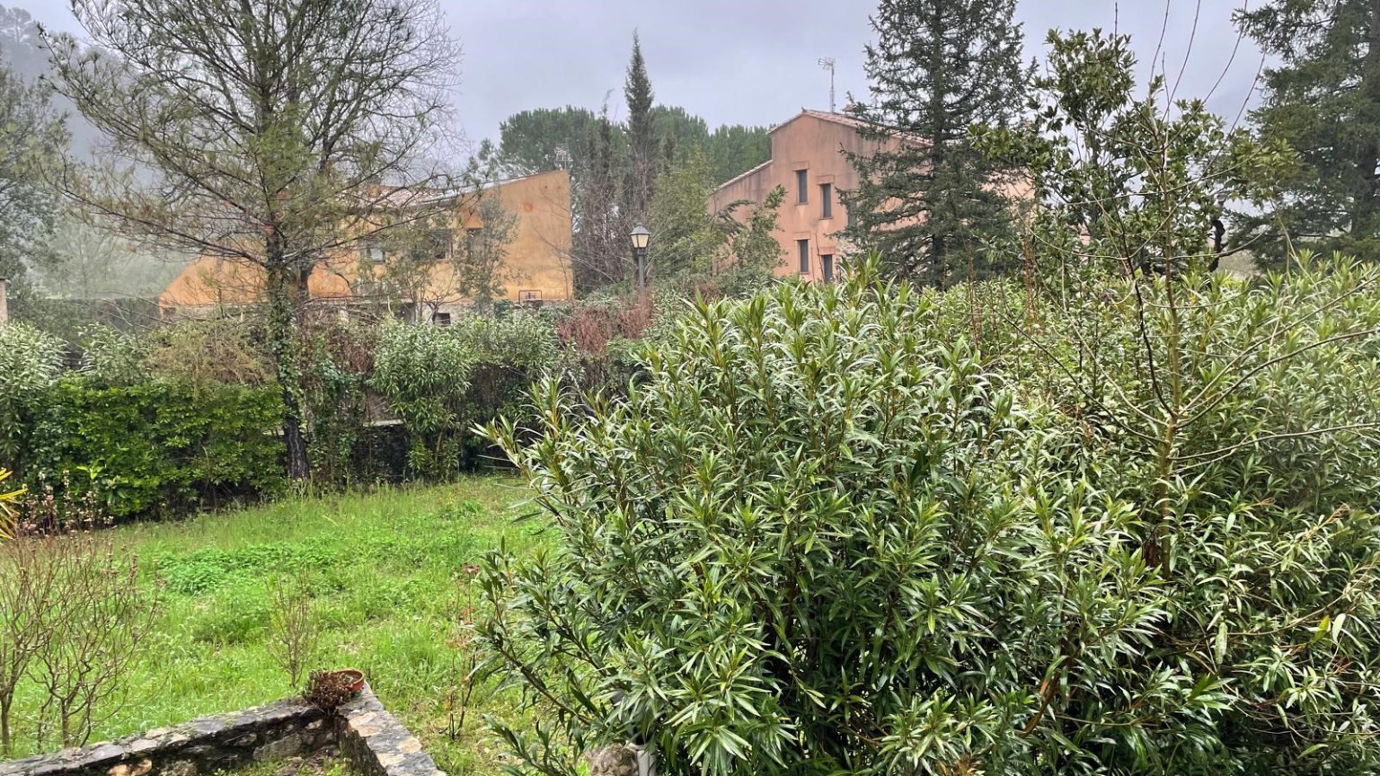 Rustic house for sale, with garden, in Sant Llorenç de la Muga