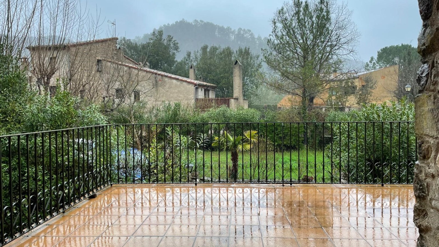 Rustic house for sale, with garden, in Sant Llorenç de la Muga