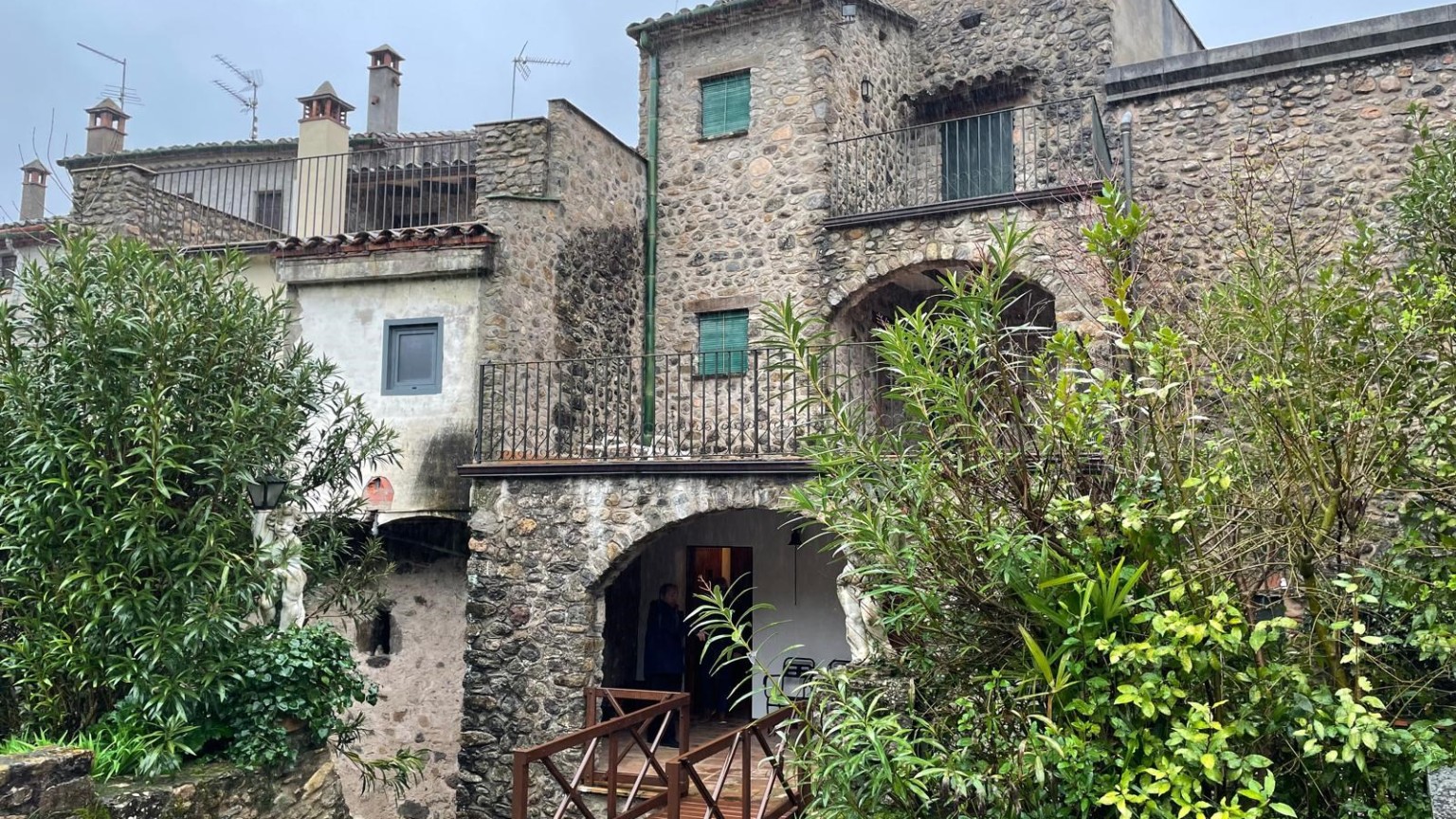 Rustic house for sale, with garden, in Sant Llorenç de la Muga