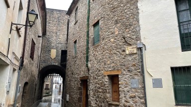 Rustic house for sale, with garden, in Sant Llorenç de la Muga