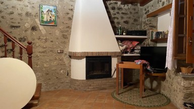 Rustic house for sale, with garden, in Sant Llorenç de la Muga