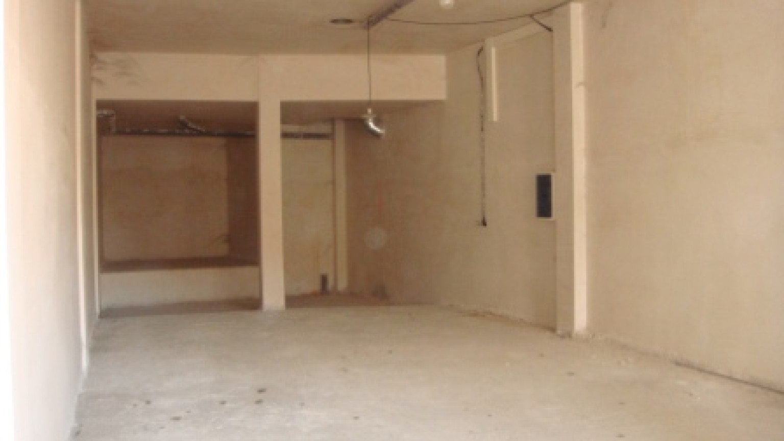 Local de alquiler, de 120m2, en la Devesa de Girona. 