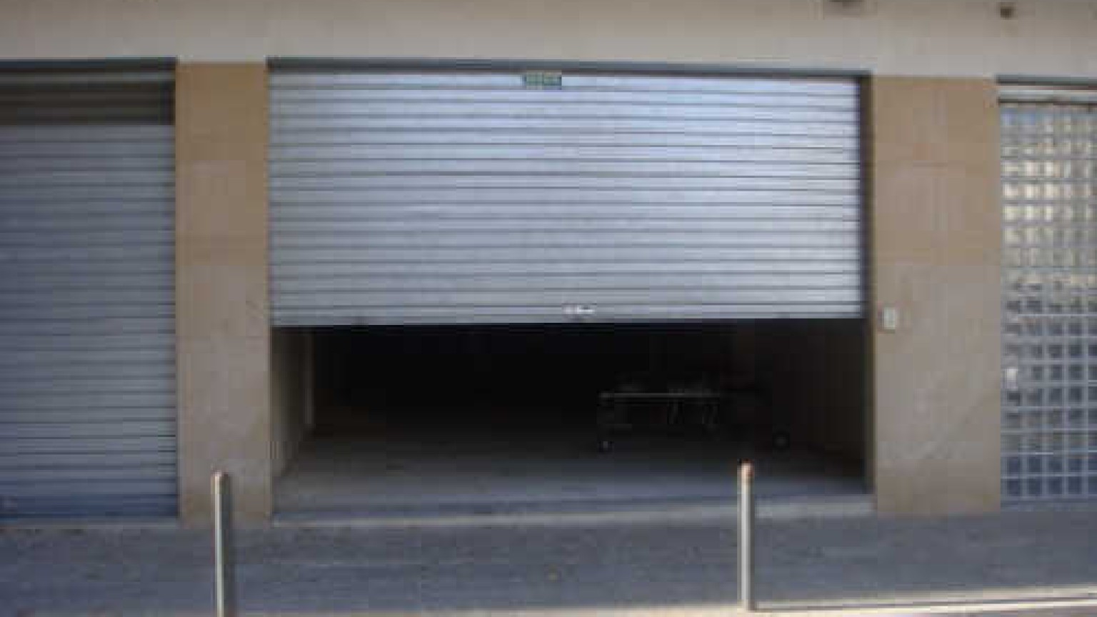 Local de alquiler, de 120m2, en la Devesa de Girona. 