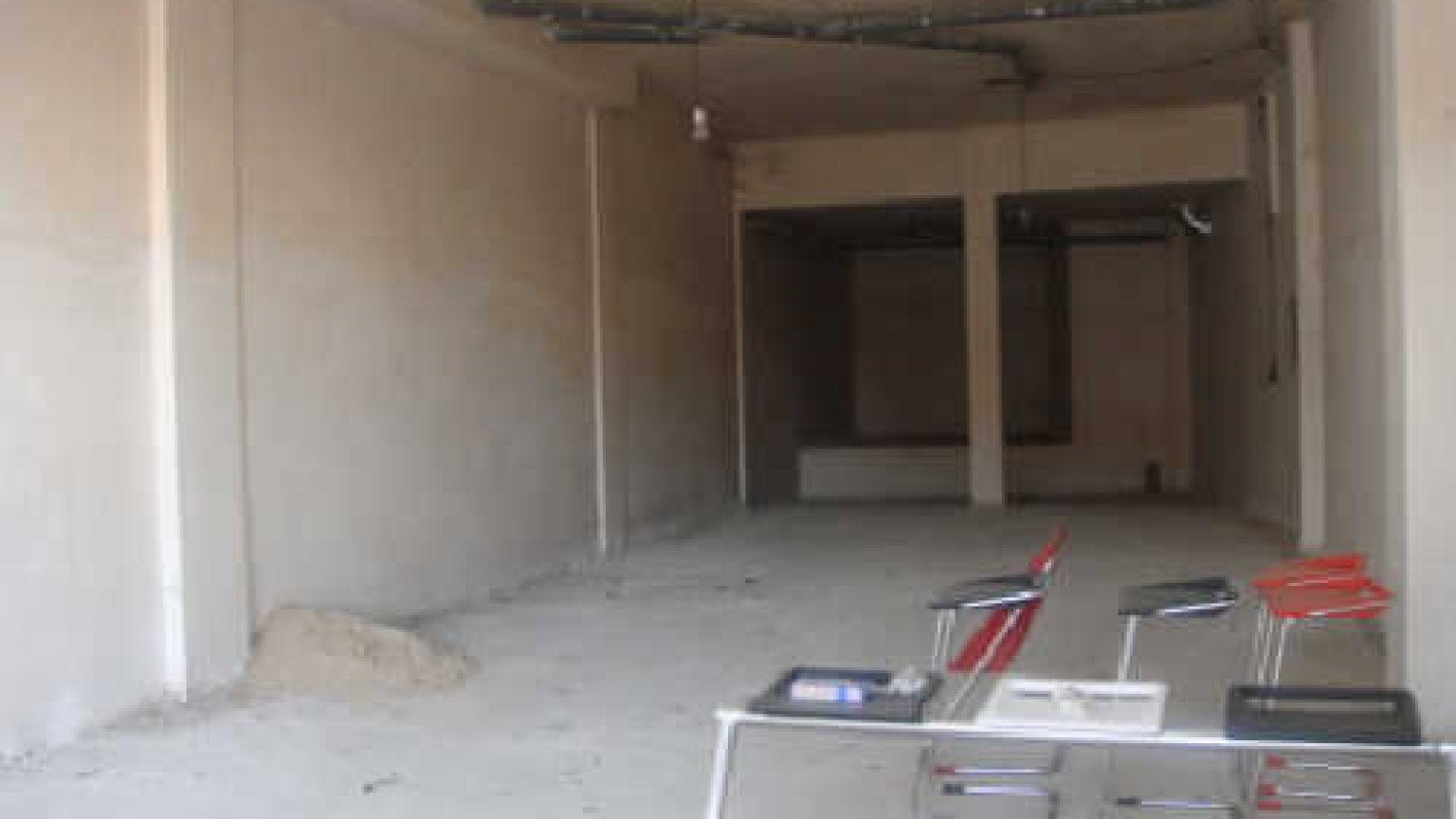 Local de alquiler, de 120m2, en la Devesa de Girona. 