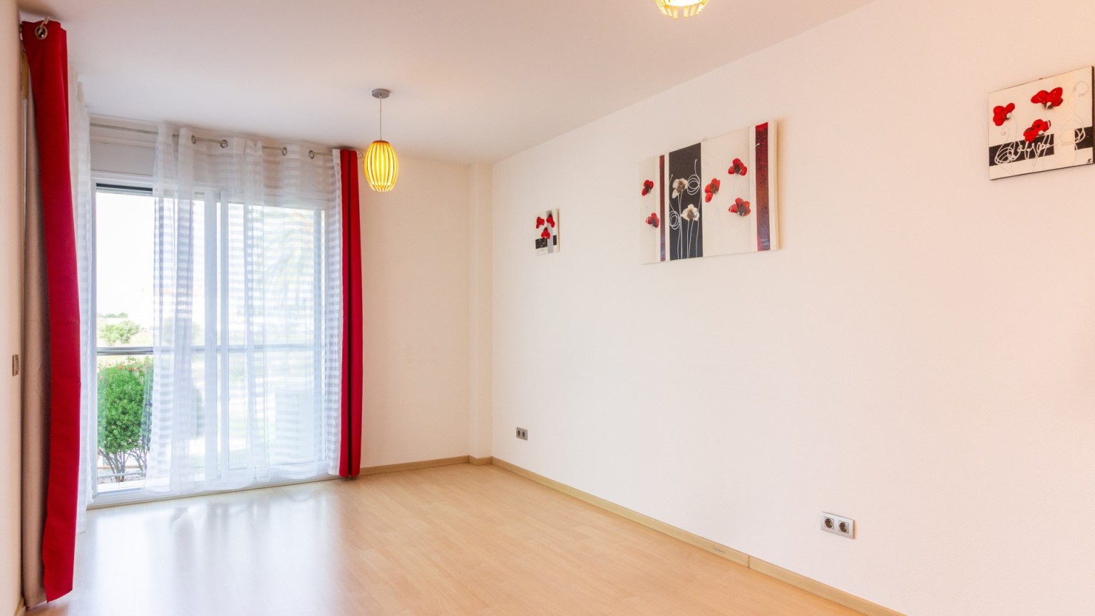 Apartamento en alquiler,  complejo residencial Port gran, con dos dormitorios, parking y trastero.