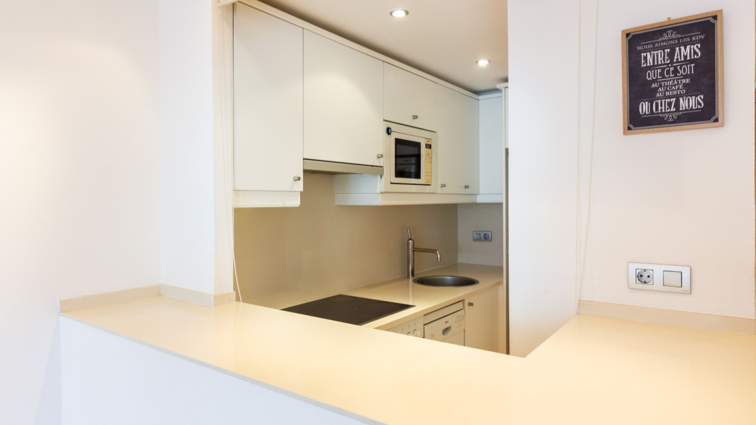 Apartamento en alquiler,  complejo residencial Port gran, con dos dormitorios, parking y trastero.