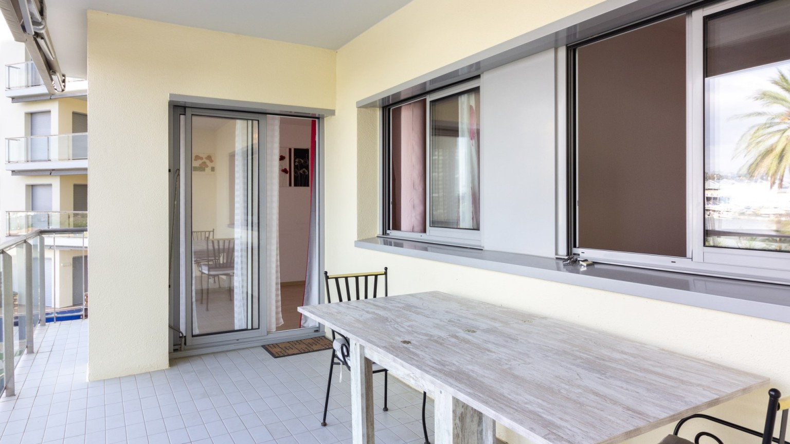 Apartamento en alquiler,  complejo residencial Port gran, con dos dormitorios, parking y trastero.