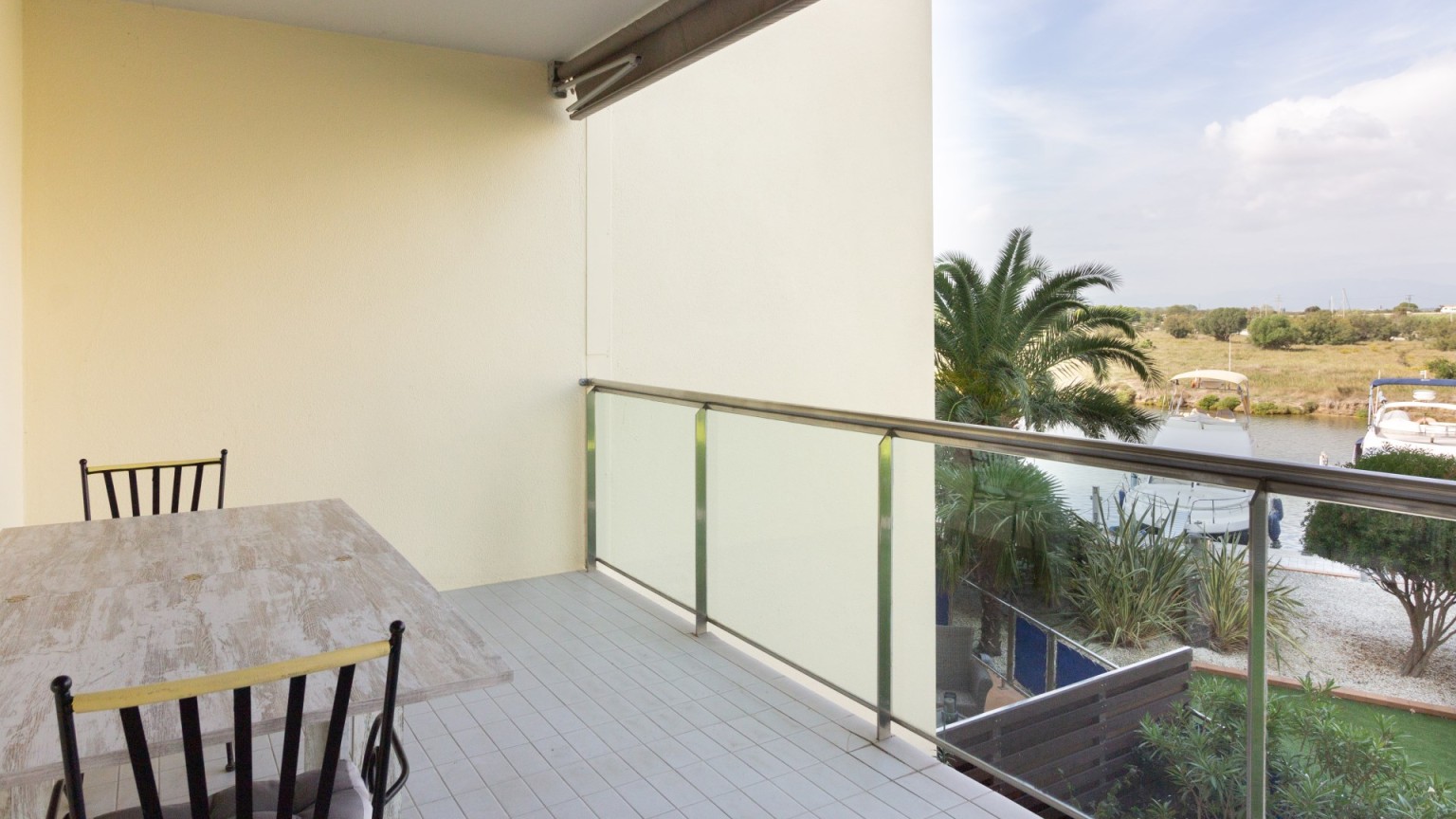 Apartamento en alquiler,  complejo residencial Port gran, con dos dormitorios, parking y trastero.