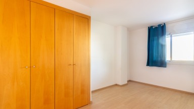 Apartamento en alquiler,  complejo residencial Port gran, con dos dormitorios, parking y trastero.