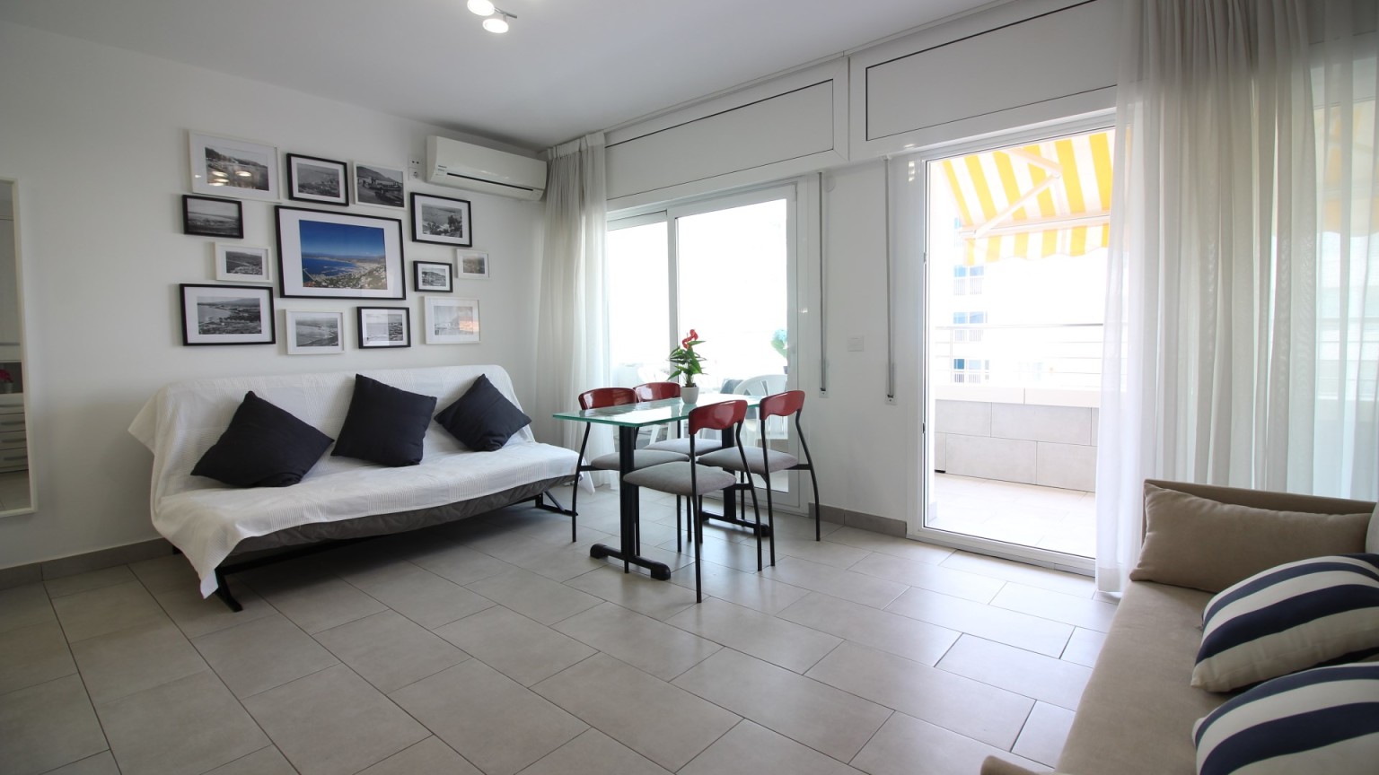 Estudio en venta, con LICENCIA TURISTICA frente al mar, en Roses 