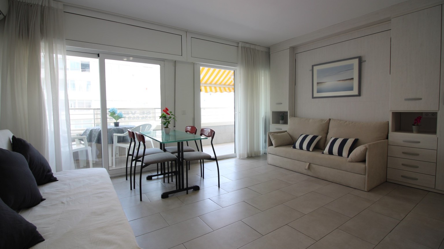 Estudio en venta, con LICENCIA TURISTICA frente al mar, en Roses 