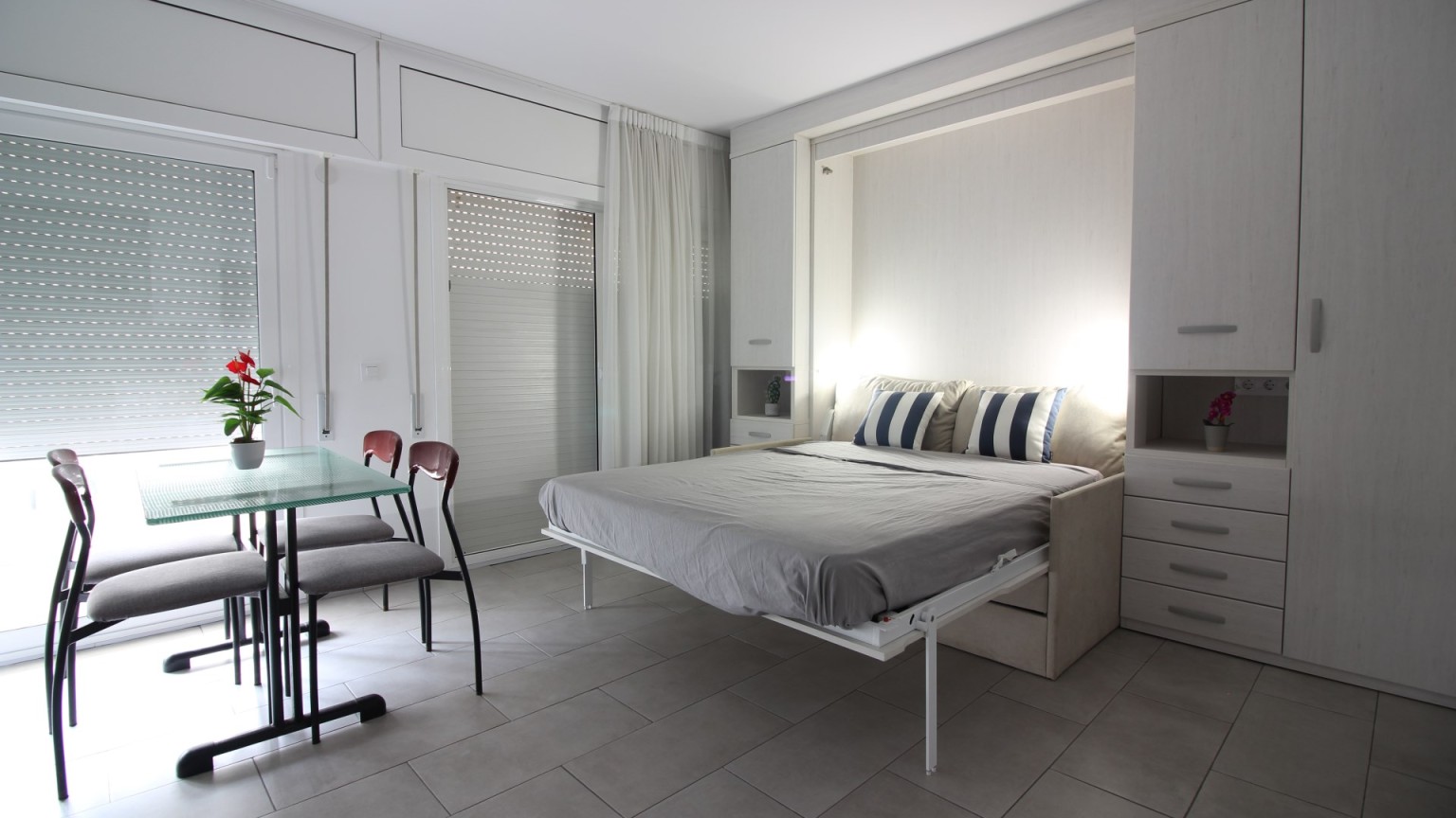 Estudio en venta, con LICENCIA TURISTICA frente al mar, en Roses 