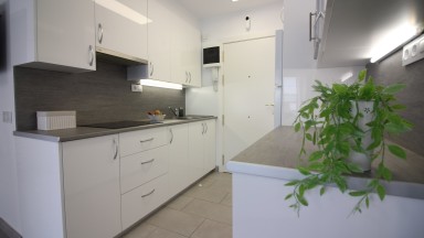 Estudio en venta, con LICENCIA TURISTICA frente al mar, en Roses 