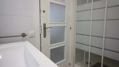 Estudio en venta, con LICENCIA TURISTICA frente al mar, en Roses 