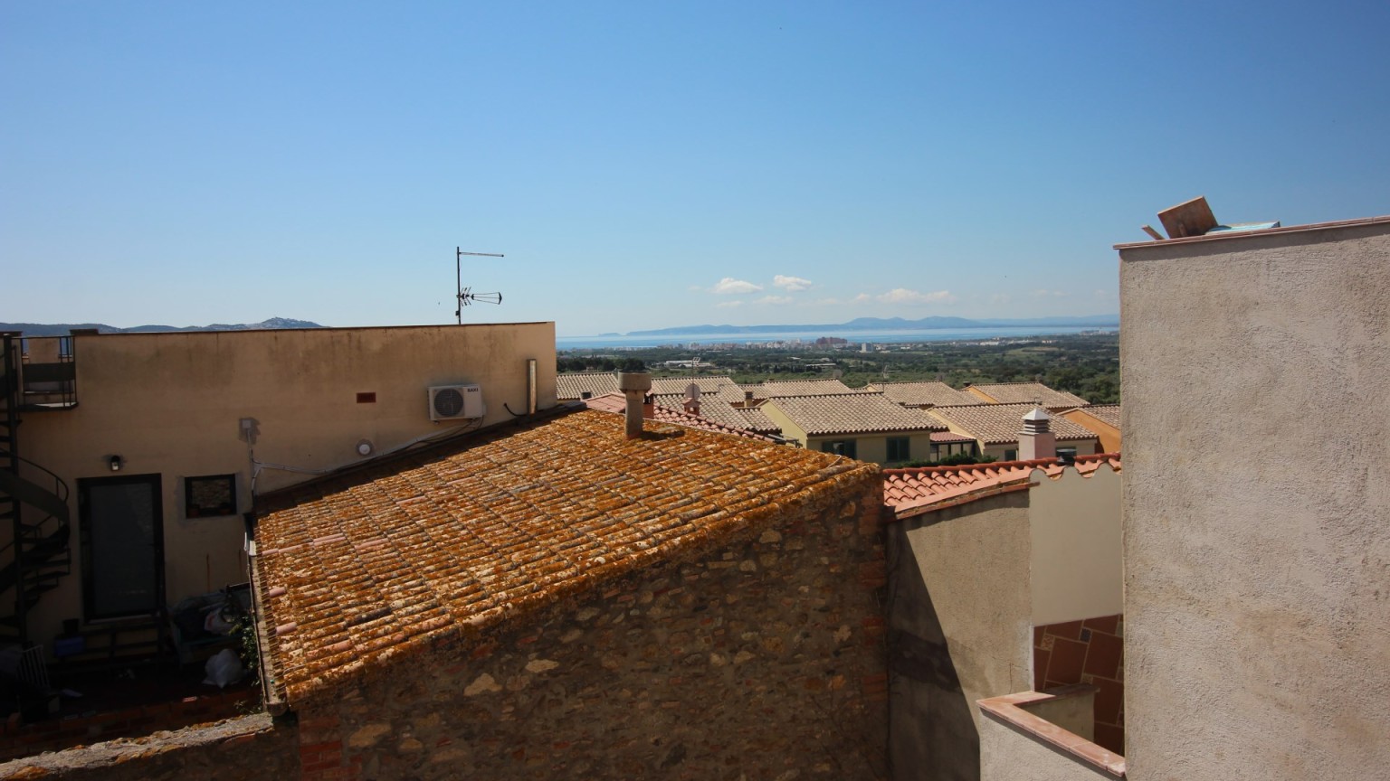 Casa al centre de Palau Saverdera,. amb 5 dormitoris.