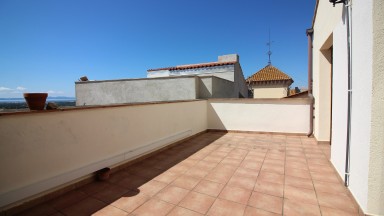 Casa al centre de Palau Saverdera,. amb 5 dormitoris.