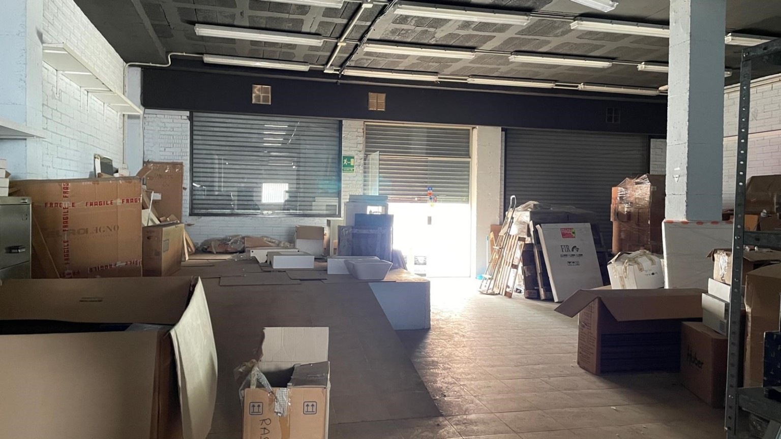 For sale commercial premises of 223,41 m² with terrace of 462,46 m², ideal for business