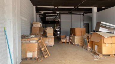 For sale commercial premises of 223,41 m² with terrace of 462,46 m², ideal for business