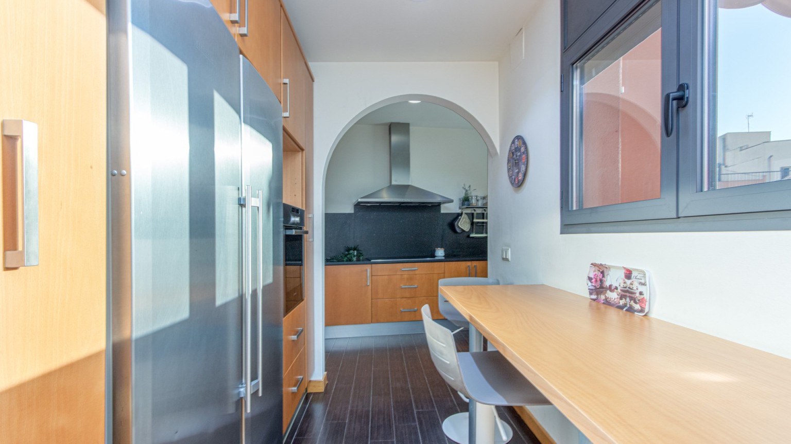Appartement meublé à vendre ou louer 4 chambres et 2 places de parking.
