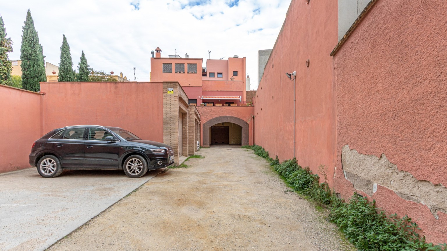 Appartement meublé à vendre ou louer 4 chambres et 2 places de parking.