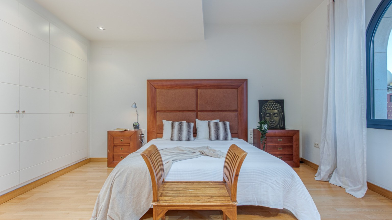 Appartement meublé à vendre ou louer 4 chambres et 2 places de parking.