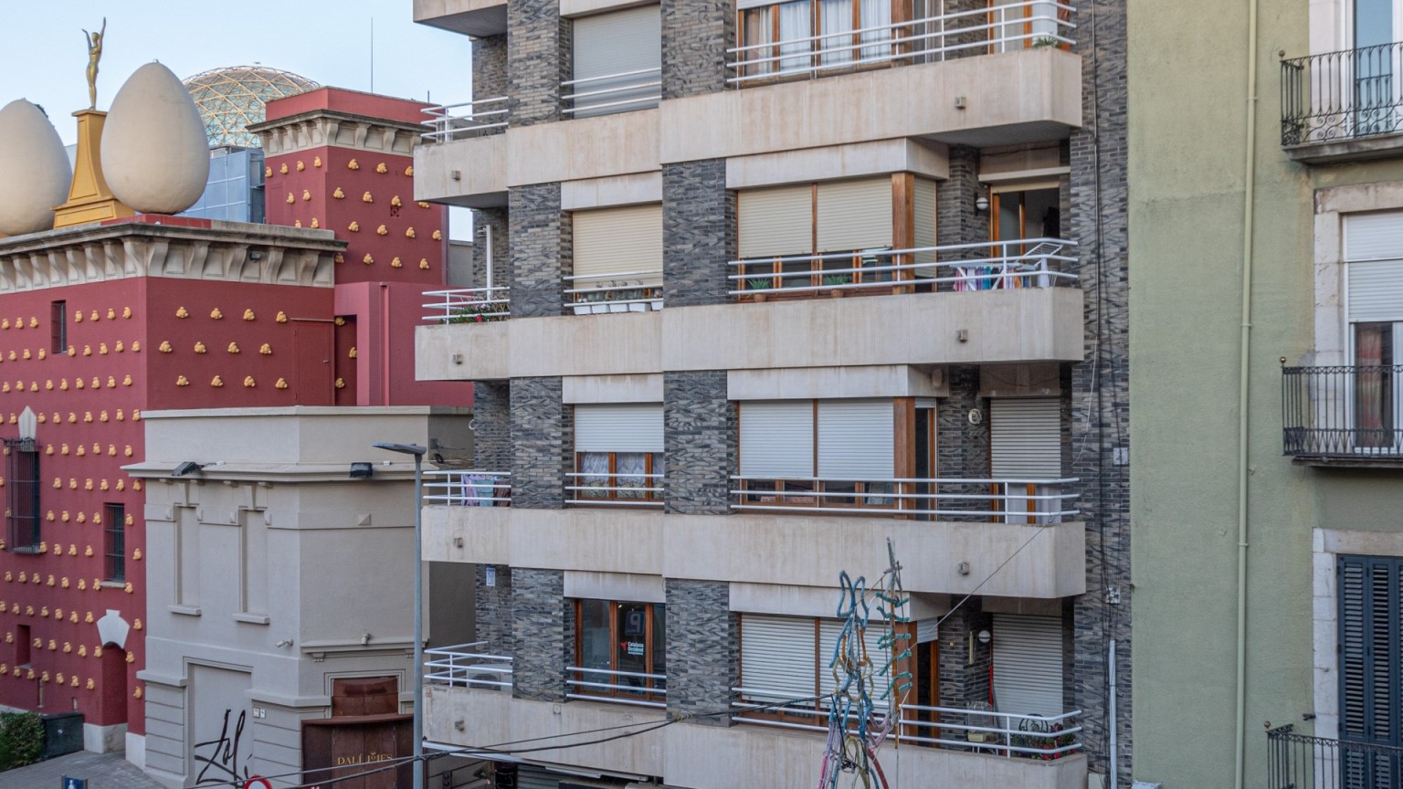 Appartement meublé à vendre ou louer 4 chambres et 2 places de parking.