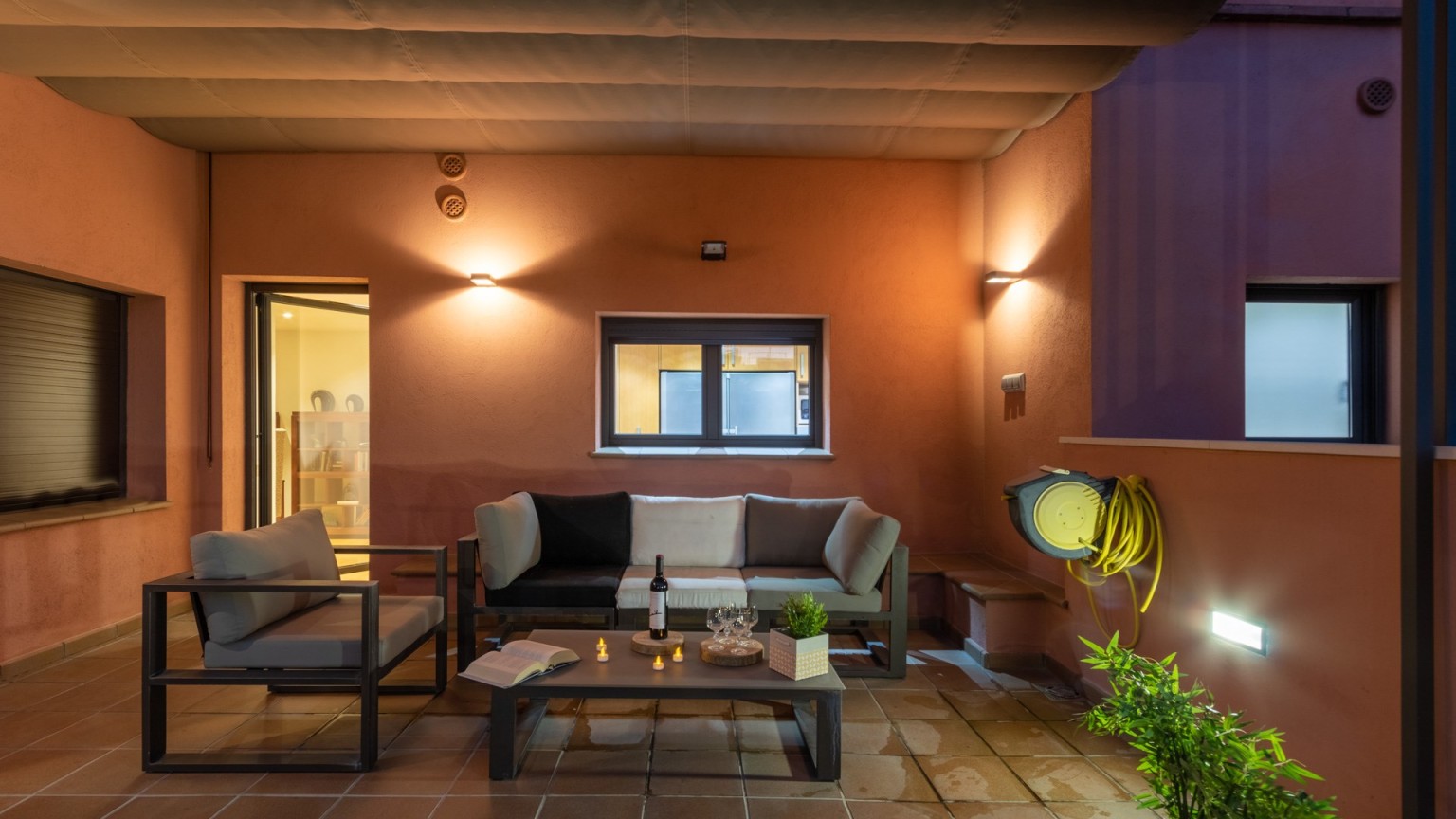 Appartement meublé à vendre ou louer 4 chambres et 2 places de parking.