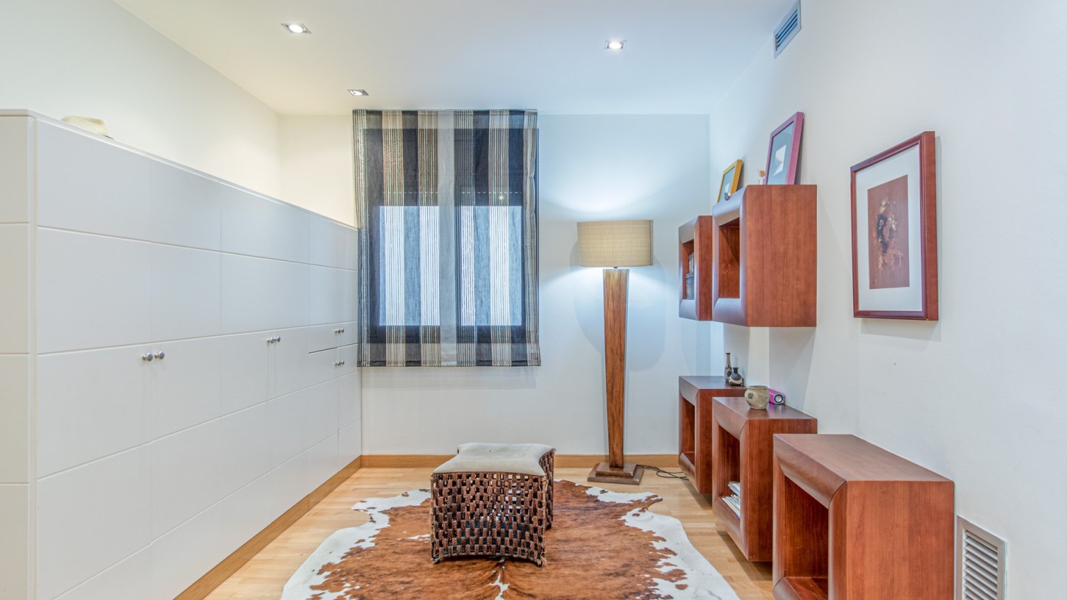 Appartement meublé à vendre ou louer 4 chambres et 2 places de parking.