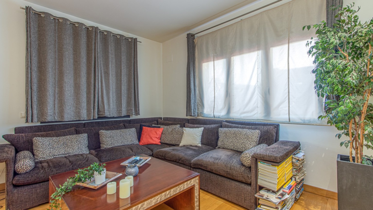 Appartement meublé à vendre ou louer 4 chambres et 2 places de parking.