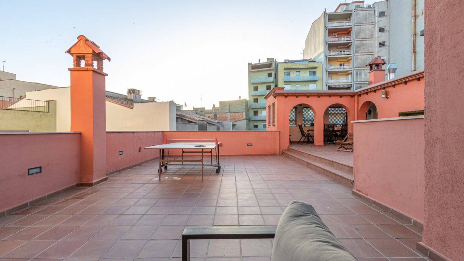 Appartement meublé à vendre ou louer 4 chambres et 2 places de parking.