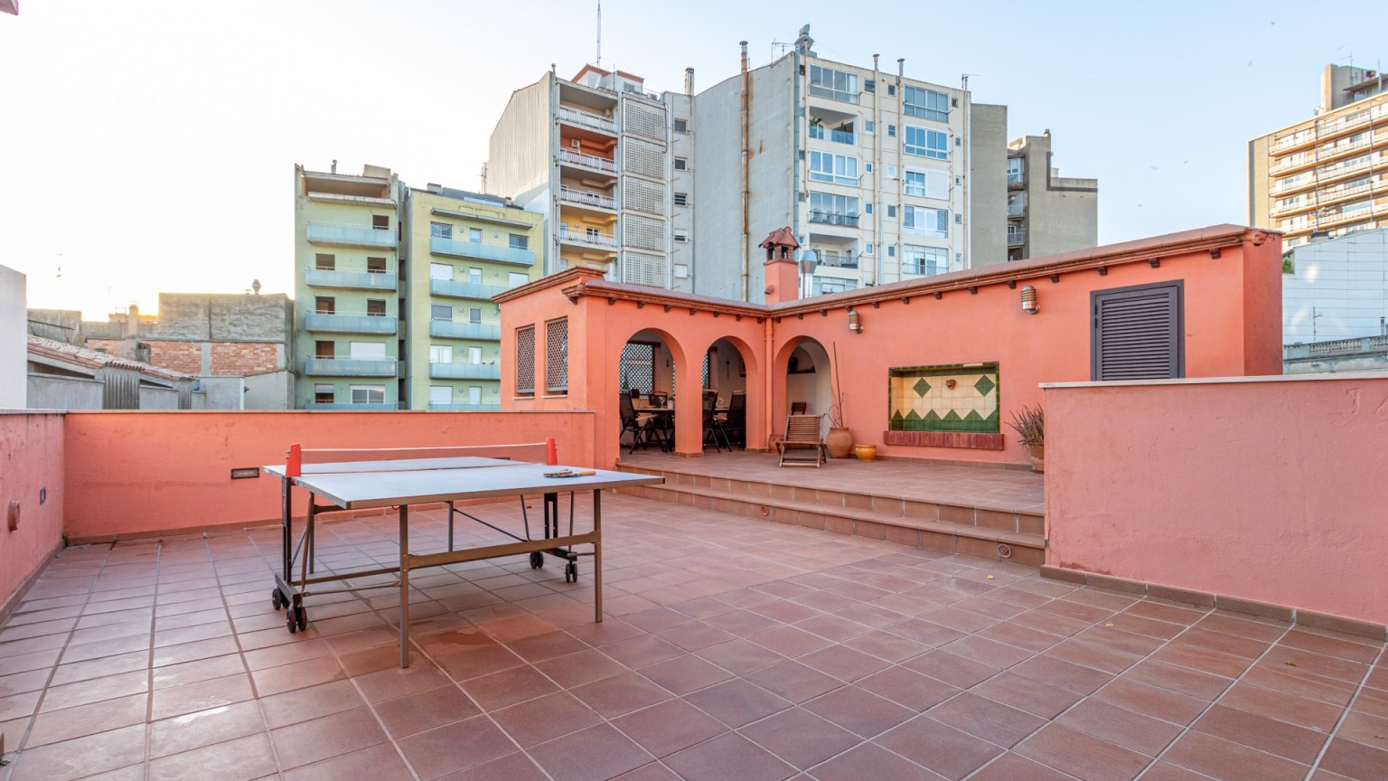 Appartement meublé à vendre ou louer 4 chambres et 2 places de parking.