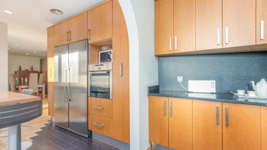 Appartement meublé à vendre ou louer 4 chambres et 2 places de parking.
