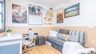 Appartement meublé à vendre ou louer 4 chambres et 2 places de parking.