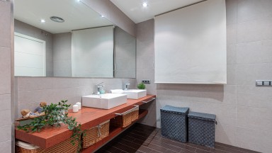 Appartement meublé à vendre ou louer 4 chambres et 2 places de parking.