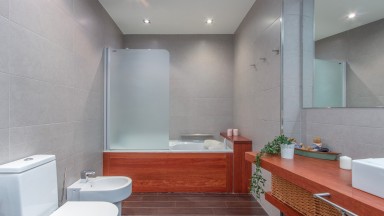 Appartement meublé à vendre ou louer 4 chambres et 2 places de parking.