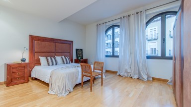 Appartement meublé à vendre ou louer 4 chambres et 2 places de parking.