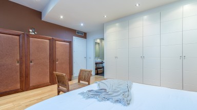 Appartement meublé à vendre ou louer 4 chambres et 2 places de parking.